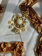 Discover the Beauty of Gulnaz Earrings
Craftsmanship and Tradition
The Gulnaz Earrings are an ode to tradition and artistry, capturing the essence of skilled craftsmGulnaz Earrings