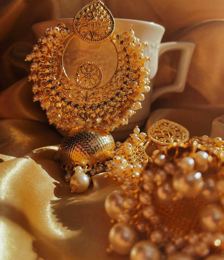 Parisa – A Symbol of Celestial Grace and Timeless Beauty
Exquisite Design
Parisa earrings are a symbol of celestial grace and timeless beauty. They feature an intricParisa