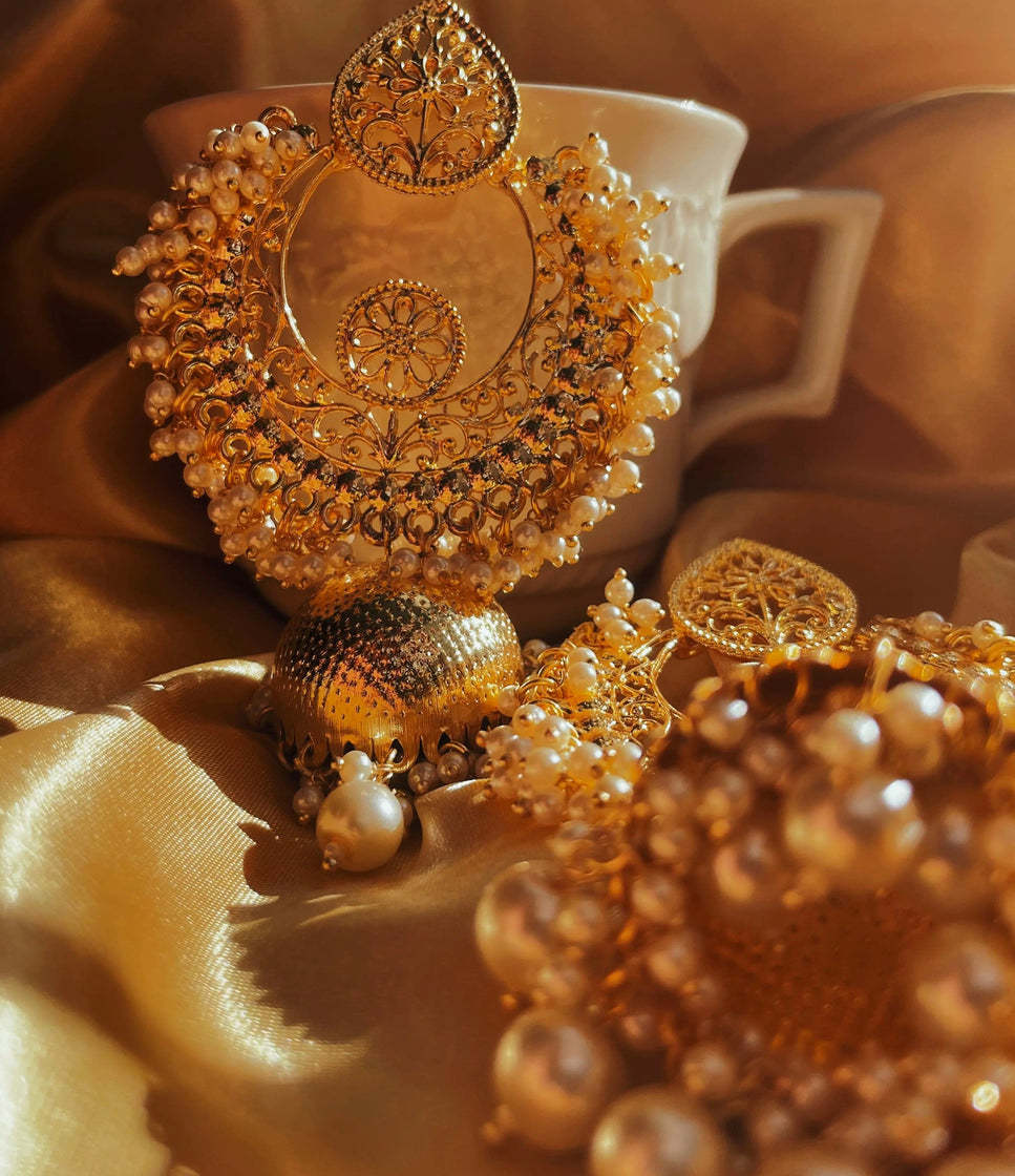 Parisa – A Symbol of Celestial Grace and Timeless Beauty
Exquisite Design
Parisa earrings are a symbol of celestial grace and timeless beauty. They feature an intricParisa