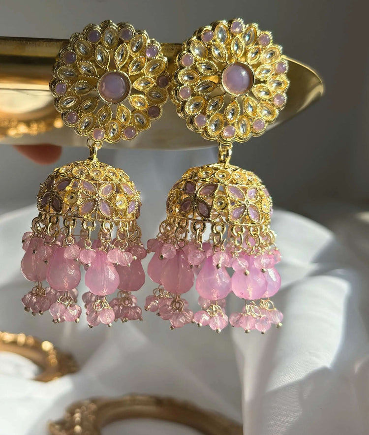 Queen Of Rani Jhumki
Exquisite Design and Royal Appeal
The 'Rani' jhumkas truly embody the essence of the "Queen Of Jewelry". With their intricate golden filigree deRani Jhumki
