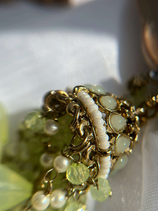 Silver, gold, shanakht, earrings, jhumka, pearls, diamondsDiscover the Beautiful Arya Jhumka
Elegance in Every Detail
The Arya Jhumka is truly an ode to tradition and artistry. This beautiful jewelry piece highlights ornateArya Jhumka