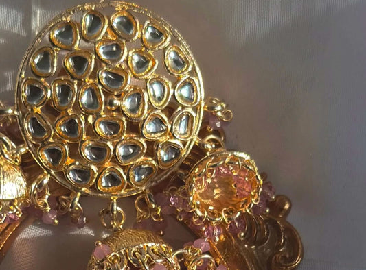 Priyal Jhumka: A Perfect Blend of Elegance and Style
Overview of Jhumkas
Jhumkas are sophisticated and delicate earrings that showcase a radiant crescent-shaped desiPriyal Jhumka
