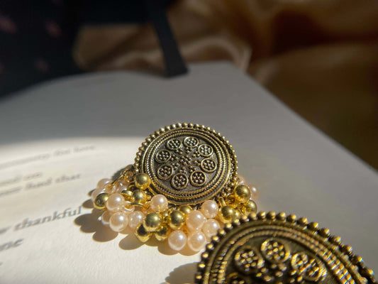 Discover the Noor Earrings
Elegance and Brilliance
The "Noor" earrings, named after the Arabic word for "light," embody elegance and brilliance. These earrings are mNoor earrings