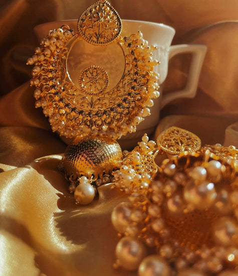Parisa – A Symbol of Celestial Grace and Timeless Beauty
Exquisite Design
Parisa earrings are a symbol of celestial grace and timeless beauty. They feature an intricParisa