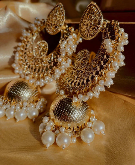 Parisa – A Symbol of Celestial Grace and Timeless Beauty
Exquisite Design
Parisa earrings are a symbol of celestial grace and timeless beauty. They feature an intricParisa