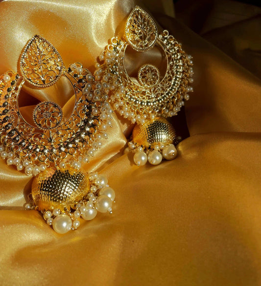 Parisa – A Symbol of Celestial Grace and Timeless Beauty
Exquisite Design
Parisa earrings are a symbol of celestial grace and timeless beauty. They feature an intricParisa