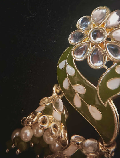 Svasti Jhumka – A Tribute to Timeless Grace
Inspired by the elegance and strength of our biggest supporter and collaborator, Svasti Rao – The Kurta Lady, the Svasti Svasti Jhumka