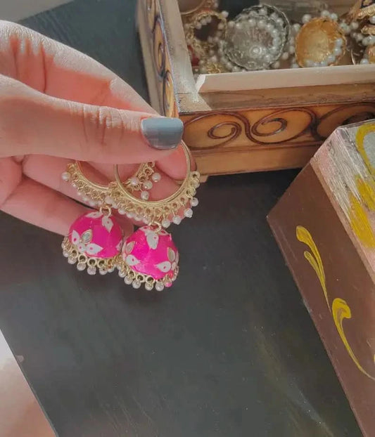 Explore the Beauty of Parizad Earrings
Captivating Colors and Design
Parizad earrings are a stunning combination of vibrant red, pink, and white shades. They are craParizad