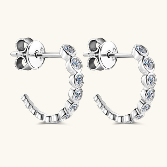 earringsEmbrace the elegance of traditional Indian jewelry with these stunning moissanite stud earrings, beautifully designed to capture timeless charm and grace. Crafted wiUma Earrings